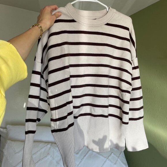 Striped Kendall & Kylie Evvie Oversized Sweater - Picture 6 of 8